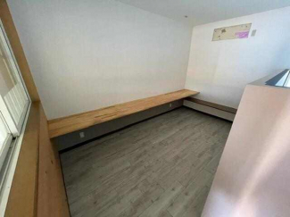 井門町貸倉庫・貸事務所　西から２番目の画像