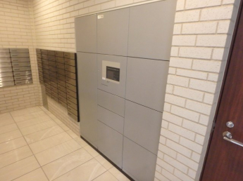 宅配ボックス完備