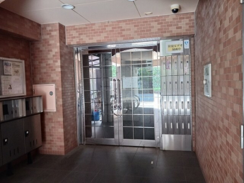 清潔なエントランスです