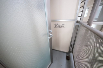 外からの目が気にならないバルコニーで洗濯物が干せます