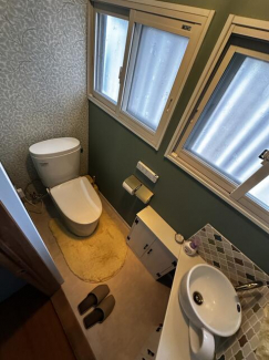 温水洗浄便座。綺麗でそのまま使えます。