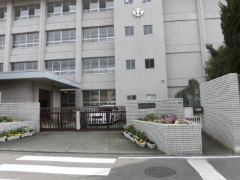 松山市立道後中学校まで468m