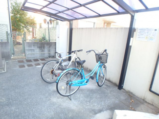 屋根付き駐輪スペースです