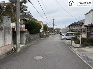 【前面道路含む現地写真】