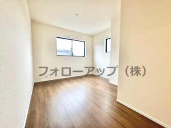 使い勝手のいい洋室です