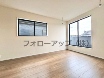 明るい洋室です