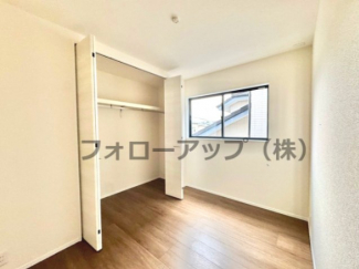 使い勝手のいい洋室です