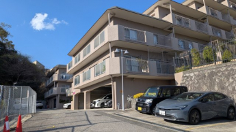 周辺は緑豊かな住宅街です