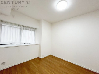 創造性や成長を促す遊びの空間を提供。学習や趣味に集中できる環境を整えます。個別のプライベートスペースは自己表現と自立心を育み、心地よい睡眠環境を整えリラックスできる場所を提供。
