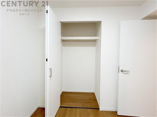 衣類やアクセサリー、小物類の収納が便利で整理整頓がしやすく、部屋の美観を保ちつつ、スペースを最大限に活用できます。衣服のしわやダメージを防ぎ、長持ちさせることができます。
