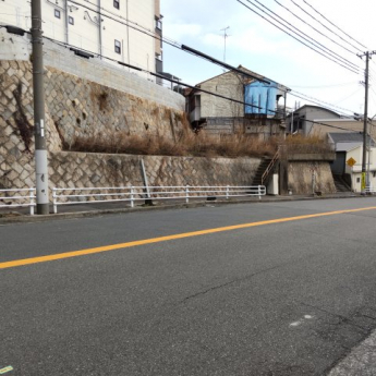 【前面道路含む現地写真】