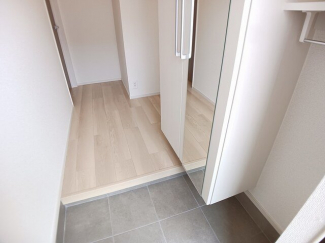 落ち着いた玄関です