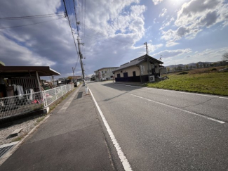 【前面道路含む現地写真】