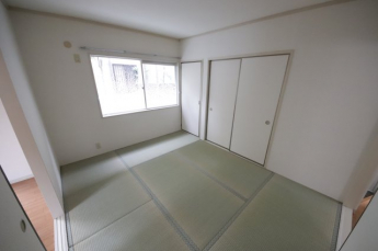 落ち着いた雰囲気の和室付きです