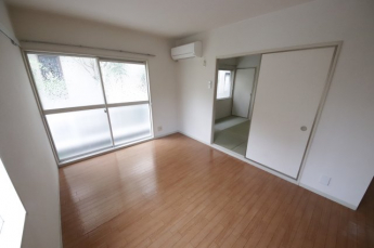 ゆったり過ごせる居間です