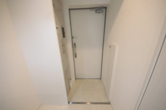 収納もある玄関です