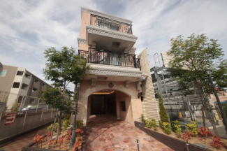 毎日通るエントランスはこのようになっています