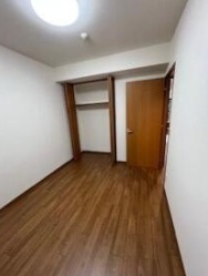 コンパクトで使いやすい洋室です