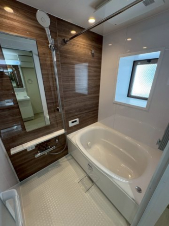 落ち着いた空間のお風呂です