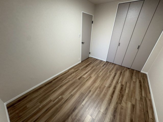 明るい洋室です