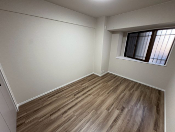 落ち着いた色調の洋室です