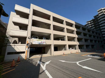 駐車場があるので、車を買う予定の方も安心です