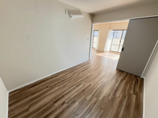 使い勝手のいい洋室です