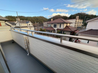 お洗濯にも便利なバルコニー付き