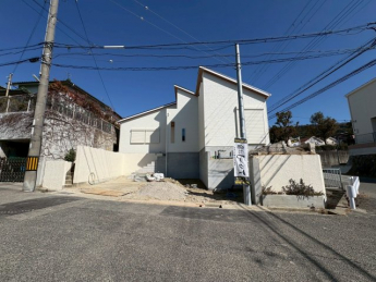 前面道路含む現地写真です