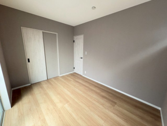 使い勝手のいい洋室です