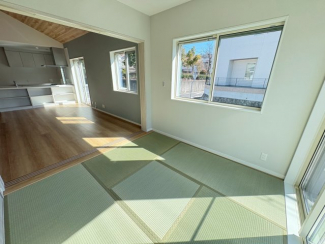 ゆったりとくつろげる和室です