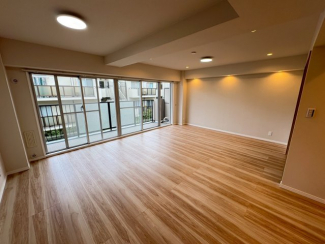 こちらのリビングで趣味の時間をお楽しみください