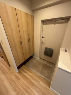 収納もある玄関です