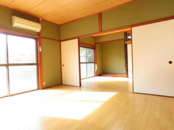 二間続きの和室から全面フローリングへ。南向きのお部屋で暖かく