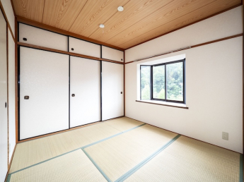 4.5帖和室は明るい出窓採光