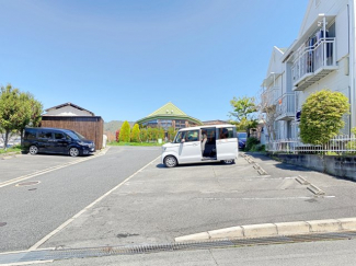 【駐車場】