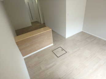 落ち着いて過ごせるお部屋なので、寝室にいかがでしょうか