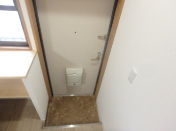 毎日通る玄関はこちらです