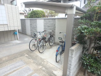 屋根付き駐輪スペースです