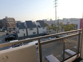 近くにお買い物ができる、スーパーがご覧いただけます。