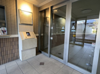 毎日通るエントランスはこのようになっています