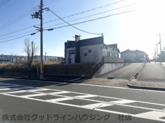 大きな通りからも進入できます