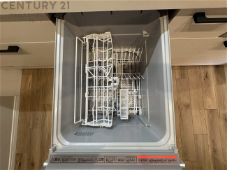 手洗いに比べて時間や労力を節約できることです。また、高温のお湯で洗浄されるため、雑菌や細菌を殺菌する効果もあります。さらに、乾燥機能があるため、手で拭く手間も省け衛生的に保管できます。