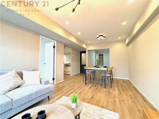 リビングダイニングは家族や友人とのコミュニケーションを楽しむ場所でくつろぎながら食事や会話を楽しめ、多目的に利用できリラックスできる空間です。家庭内の中心として機能し、快適な生活をサポートします。