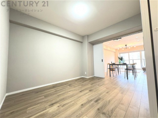 リラックスできるプライベート空間で、快適な睡眠をサポート。個人の好みに合わせたインテリアや寝具で心地良さを追求。プライベートな時間を過ごし、リフレッシュする場所におすすめです。