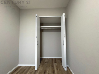 衣類やアクセサリー、小物類の収納が便利で整理整頓がしやすく、部屋の美観を保ちつつ、スペースを最大限に活用できます。衣服のしわやダメージを防ぎ、長持ちさせることができます。