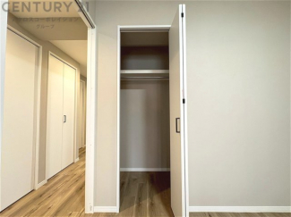 衣類やアクセサリー、小物類の収納が便利で整理整頓がしやすく、部屋の美観を保ちつつ、スペースを最大限に活用できます。衣服のしわやダメージを防ぎ、長持ちさせることができます。