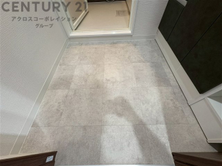 衣服の収納や脱ぎ着や整理整頓がしやすく、湿った衣類を乾燥させるスペースがありカビや臭いの発生を防ぎます。床の汚れを他の部屋に持ち込まず清潔を保つことができます。また快適な入浴環境の整備にも役立ちます。