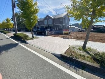 【前面道路含む現地写真】