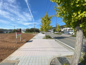 【前面道路含む現地写真】